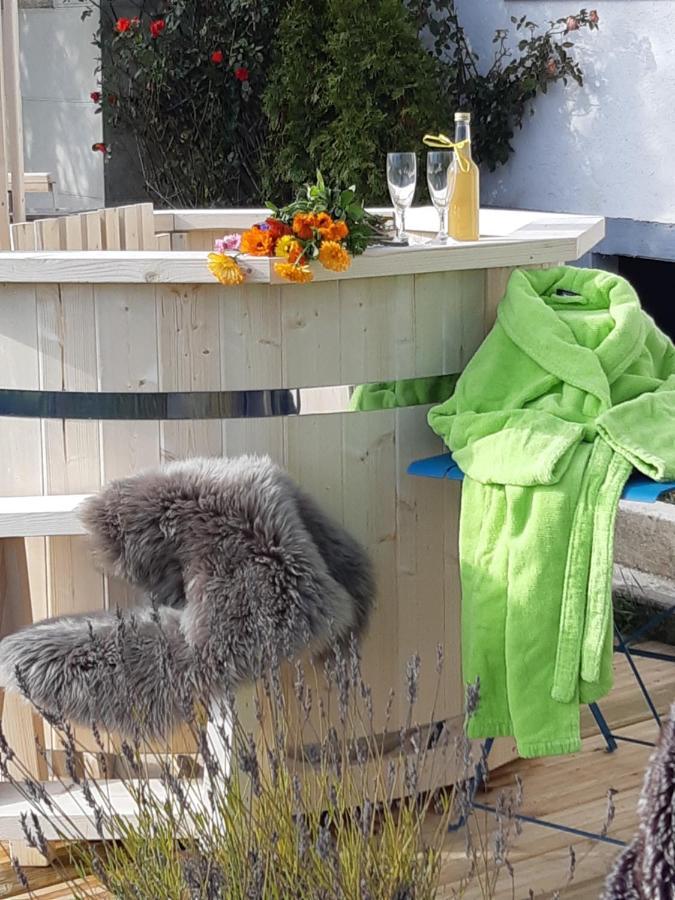 Gite La Petite Maison Horlogere Et Jacuzzi , Raquettes Les Fontenelles Exteriör bild